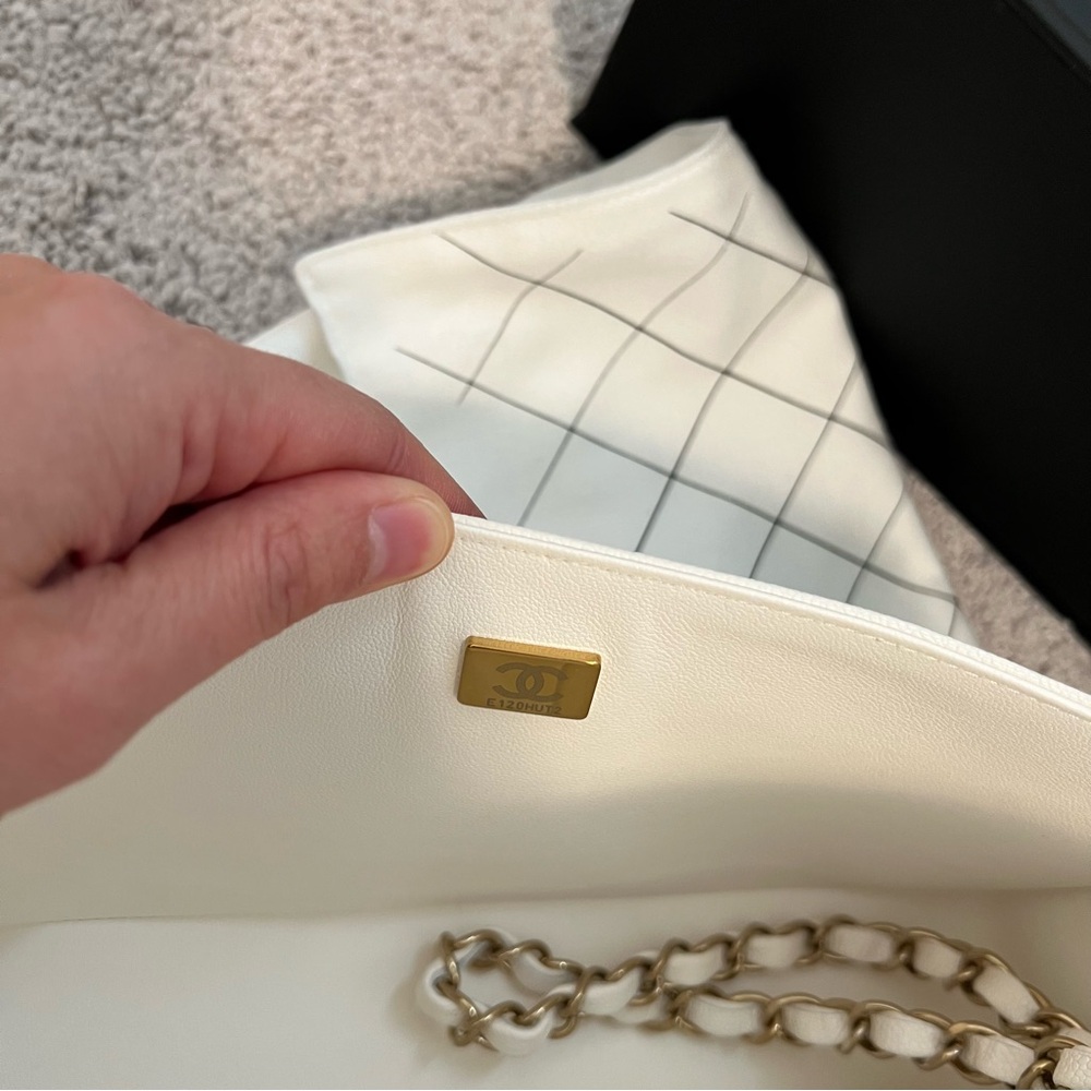 Chanel White Medium Classic Flap Bag - Picture 5 of 15